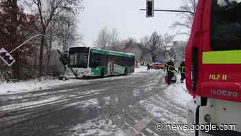Wintereinbruch in Herdecke: Schulbus mit Kindern verunglückt ... - t-online