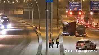Traffic piling up early due to icy roads accidents, public transport strike - NL Times