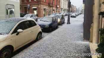 Ancora maltempo. La grandine imbianca corso Volsci - ciociariaoggi.it
