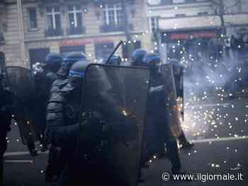 Scioperi, disagi e scontri a Parigi: Francia in tumulto contro la riforma delle pensioni