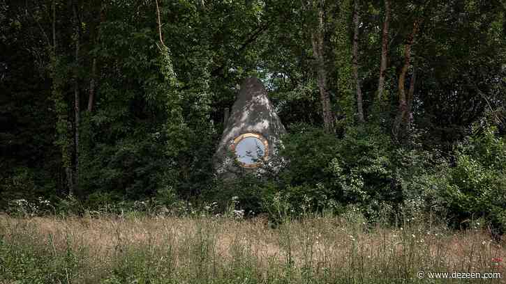 Dezeen Debate features an "experimental" boulder-like cabin in France
