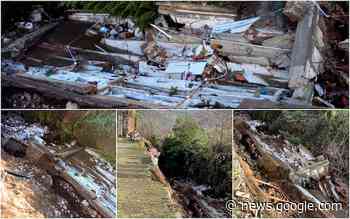 Crolla un’ala del cimitero a Sant'Agata de' Goti, nel Beneventano: bare e urne in torrente - Sky Tg24