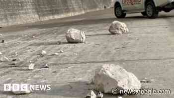Brighton: Public coastal walkway closed after chalk falls - BBC