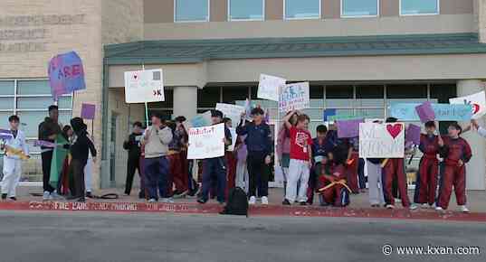 Students, parents protest as Pflugerville ISD talks school closures, possible cuts to programs
