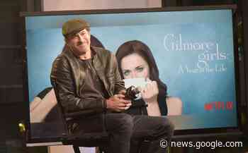 'Gilmore Girls': Scott Patterson Says 'I Really Love Lauren' Graham - Showbiz Cheat Sheet