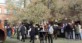 Emelgemnaars klinken op het nieuwe jaar | Izegem | hln.be - Het Laatste Nieuws