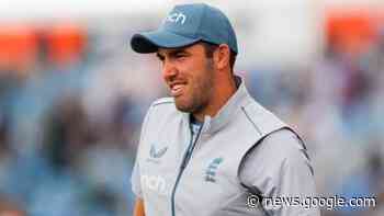 Surrey's Overton suffers stress fracture in back - BBC