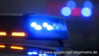 Frau an Bushaltestelle überfallen und ausgeraubt: Polizei sucht Zeugen