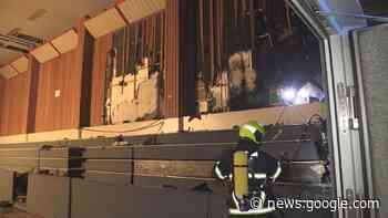 Frisch sanierte dreifach Turnhalle brennt in Eitorf - Feuer frisst sich ... - NonstopNews - Nachrichtenagentur