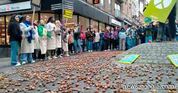 “Dit is een nootgeval!” Leerlingen roepen luidkeels op tot ... - Het Laatste Nieuws