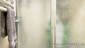 Nicht nur für die Spülmaschine – Klarspüler gegen Kalkflecken im Badezimmer