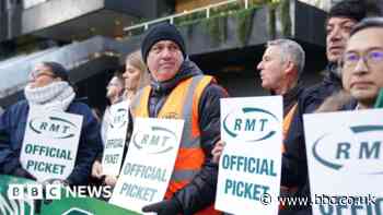 Rail workers given fresh pay offer in dispute