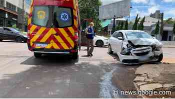 Forte batida entre carros é registrada no Centro de Cascavel - Catve