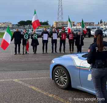 Flash-mob di Fratelli d'Italia Grosseto per ringraziare le Forze dell ... - MaremmaNews