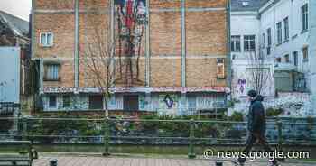 Graffiti na jaren aangevuld: metershoog figuur in pak kleurt ... - Het Laatste Nieuws