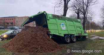 Oeps! Daar gaat de container vol bladafval langs de ... - Het Laatste Nieuws