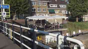 Stamgasten willen terras van geliefd buurtcafé niet kwijt en voeren ... - Omroep West