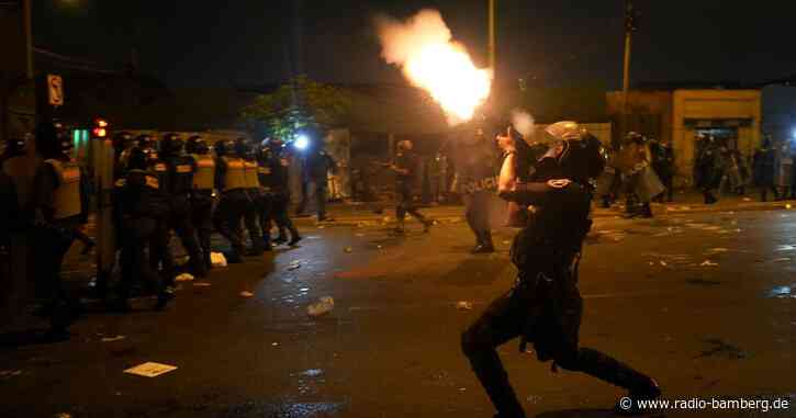 Peru: Demonstranten fordern Rücktritt von Präsidentin