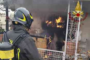 Incendio a Torpignattara, fiamme all'ultimo piano di un palazzo - Fanpage.it