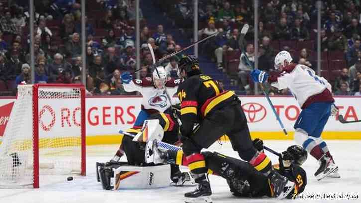 Rantanen puts up two points, Avalanche down Canucks 4-1 to extend win streak