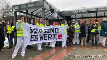 Klinik Karlsbad: Beschäftigte demonstrieren für mehr Geld - SWR Aktuell