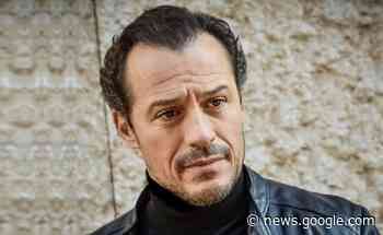 Il Salotto a Teatro ospita Stefano Accorsi nel foyer del Teatro ... - CasertaWeb