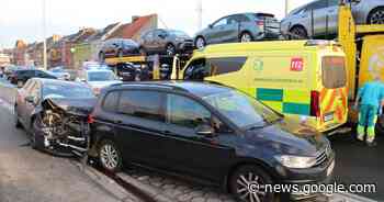 Bestuurder krijgt epilepsieaanval en raakt verschillende voertuigen ... - Het Laatste Nieuws