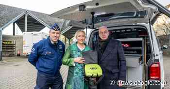 Politievoertuigen uitgerust met AED-toestellen: “Kunnen levens mee ... - Het Laatste Nieuws