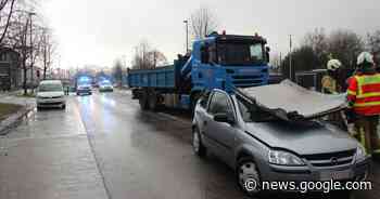 Chauffeur zwaargewond na aanrijding met vrachtwagen ... - Het Laatste Nieuws