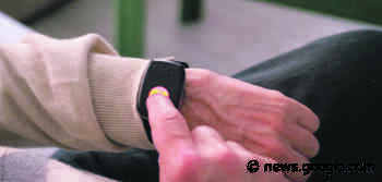 Anziani soli e malati, adesso c’è Aurora: il braccialetto in grado di ... - Primo Piano Molise