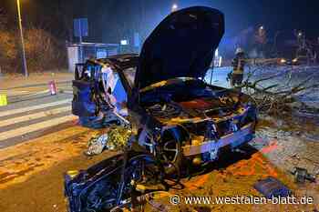 Raserunfall: 27-Jähriger aus Auto geschleudert