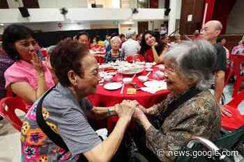 Lonely elderly residents of Henderson-Dawson gather for Chinese ... - The Straits Times