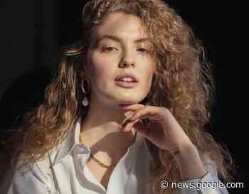 Locken: So stylst du sie dir Waves in 3 Minuten - wmn