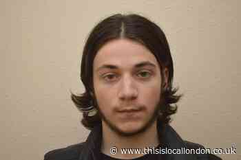 Essex teenager admits planning terrorist attack in London