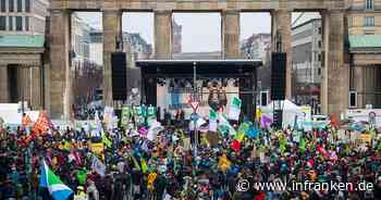 Mit Traktoren und Schweinefiguren - Protest für Agrarwende