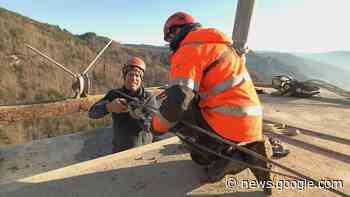 Bau der Todtnauer Hängebrücke mit Helikopter-Einsatz - zdf.de
