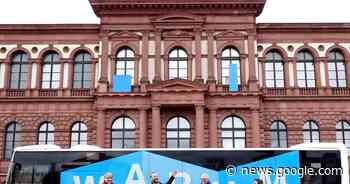 Linienbus trägt im Auftrag der Pfalzgalerie ein großes Warum ... - Rheinpfalz.de