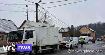 Hoogwerker raakt hoogspanningskabels en zet buurt in Diest ... - VRT.be