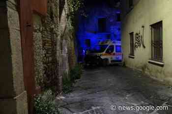 Foto - Trovato morto in strada all'Arco del Sacramento, è giallo - Ottopagine