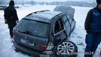 BMW mit vier Insassen überschlägt sich bei Teisendorf