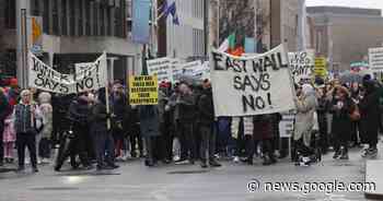 Immigration protest and counter rally in Dublin attract hundreds - The Irish Times