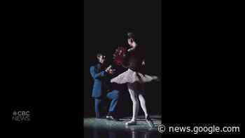A pair of dancers for the Royal Winnipeg Ballet get engaged on stage - CBC.ca
