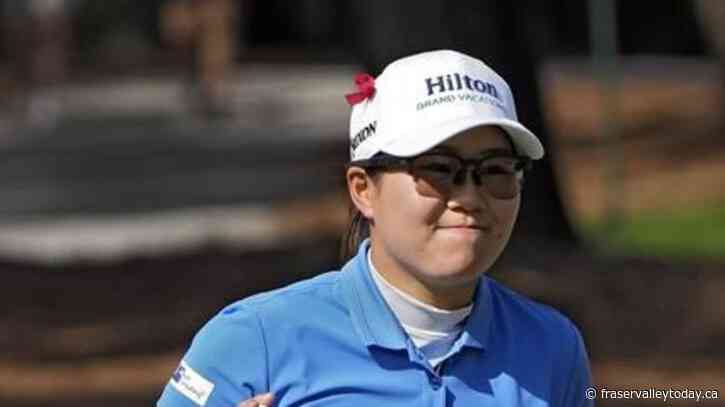 Henderson stalls but still leads by 3 in LPGA season opener