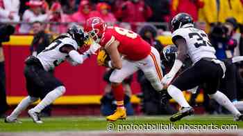 Chiefs lead 17-10 at halftime with Patrick Mahomes injured