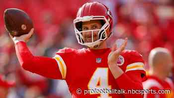 Patrick Mahomes questionable with ankle injury, Chad Henne leads TD drive