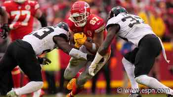 Chiefs' Travis Kelce scores second touchdown in big first half for tight end