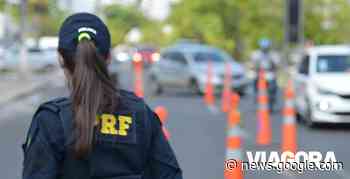 Carro capota com quatro pessoas no município de Monte Alegre - Viagora