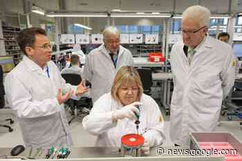 Ministerpräsident Winfried Kretschmann besucht Physik Instrumente ... - Deutscher Presseindex