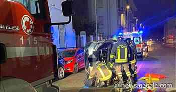 Vercelli: scontro tra tre auto in via Massaua, una persona ferita - La Sesia | Cronaca