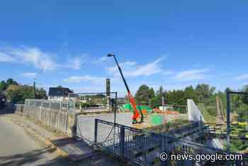 Spoorwegbrug tegen de vlakte: heel weekend geen treinen - De Standaard